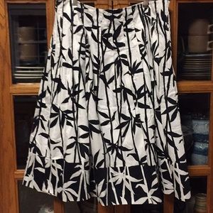 Jones New York Black/White Flair Skirt Size 12
